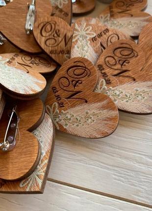 Дерев'яні весільні бутоньєрки з індивідуальним дизайном (bu-0010)3 фото