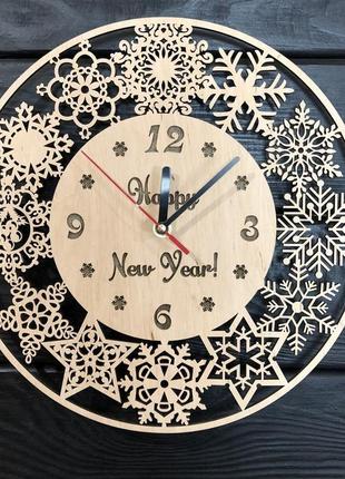 Оригинальные настенные часы из дерева на новогоднюю тематику cl-0384