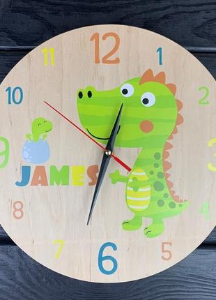 Іменний настінний годинник з динозавром в кімнату хлопчика cl-06971 фото