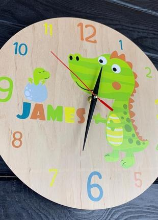Іменний настінний годинник з динозавром в кімнату хлопчика cl-06972 фото