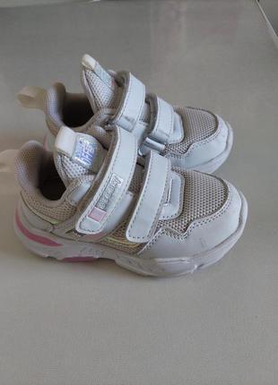 Білі кросівки для дівчинки 24р5 фото