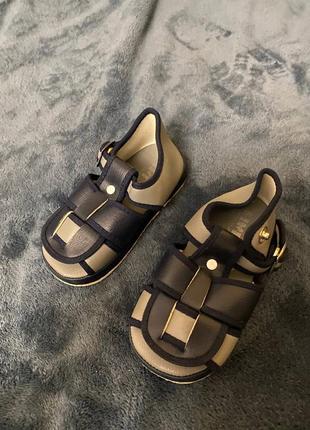 Детские босоножки ( длина стельки 12 см)