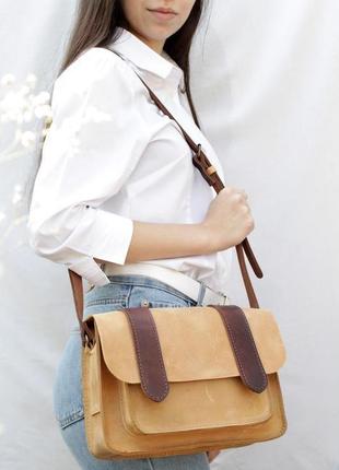 Шкіряна жіноча сумочка через плече бежевий сэтчел
