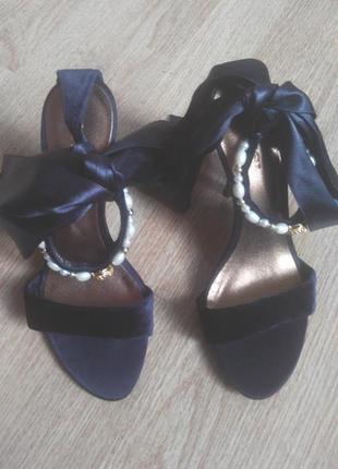 Очень красивые босоножки