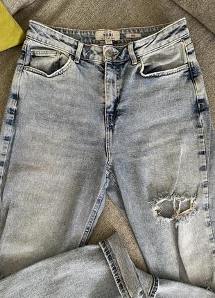 Джинсы мом джинс светлые с рваностями высокая посадка5 фото