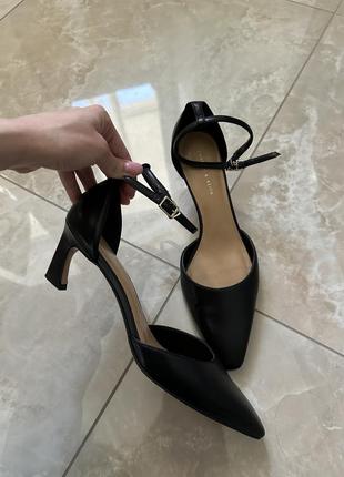 Туфлі бренду charles & keith 37 розмір