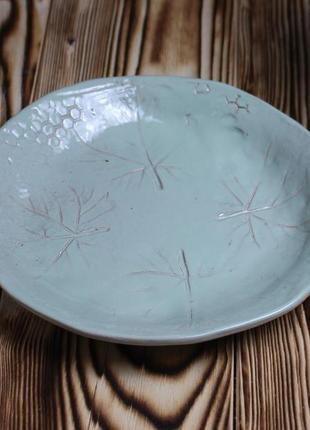 Керамическая тарелка отпечаток листьев3 фото