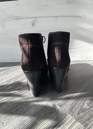 Весенние ботинки на танкетке коричневые в идеальном состоянии5 фото