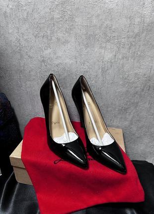 Бежевые лодочки louboutin 35 размер