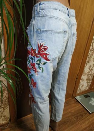 Модные джинсы с вышивкой mom6 фото
