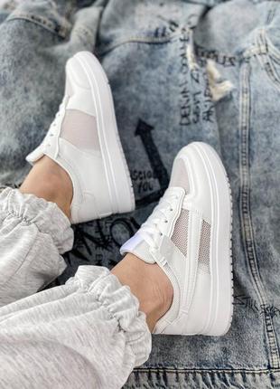 Женские белые легкие кроссовки с экокожи с сеткой5 фото