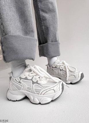 Стильные женские кроссовки