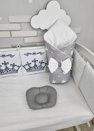 Комплект постельного с одеялом-конвертом и бортиками на 3 стороны кроватки 120х60см -с принтом корон2 фото