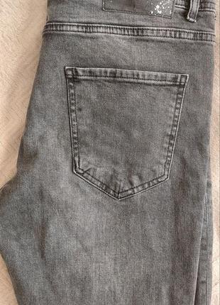 Темно-серые зауженные джинсы2 фото