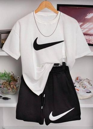 Білий чорний жіночий літній костюм футболка шорти оверсайз вільного крою прогулянковий повсякденний костюм з шортами
