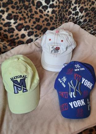 Набор бейболок на объем головы 52см + в подарок четвертая.