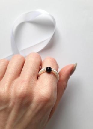 Кольцо из натурального речного жемчуга и черного агата2 фото