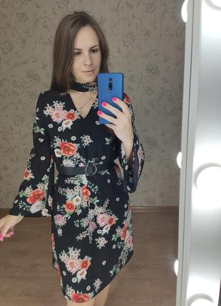 Платье а цветы с чокером