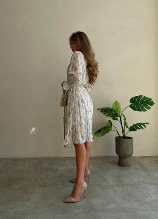 Воздушное легкое платье с цветочным принтом10 фото