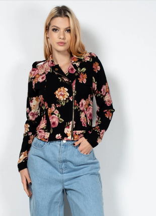 Трендовая текстильная куртка-косуха с цветами "mine"1 фото