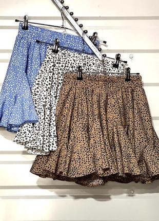 Женская принтованная юбка-шорты с рюшами1 фото