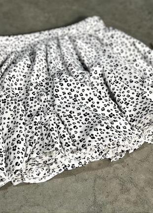 Женская принтованная юбка-шорты с рюшами6 фото