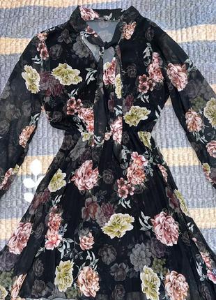 Платье черное с цветочным принтом, размер s1 фото