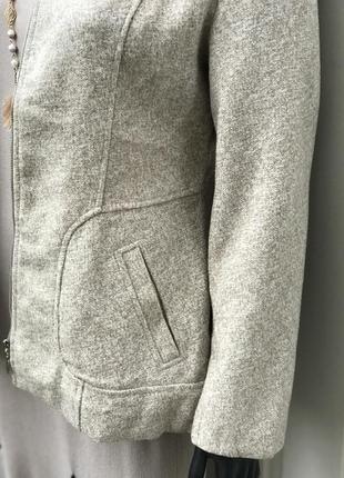 Курточка- піджак, напівпальто в бежевому кольорі3 фото