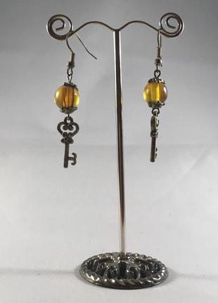 Сережки янтар та ключі біжутерний сплав1 фото