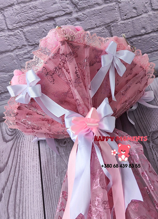 Шикарний, ніжно-рожевий букет з м'якими іграшками та цукерками3 фото