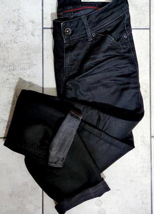Женские стильные черные джинсы tommy hilfiger размер 25/30