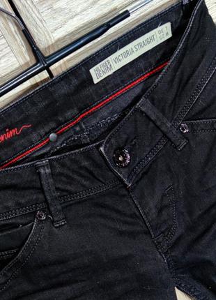 Женские стильные черные джинсы tommy hilfiger размер 25/304 фото