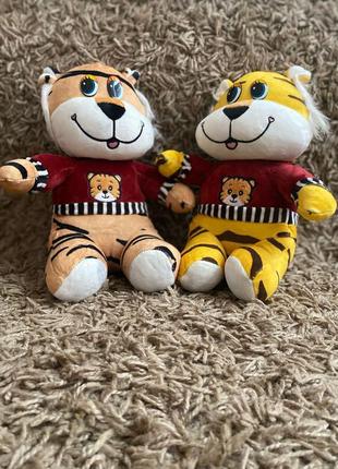 М'яка іграшка тигр