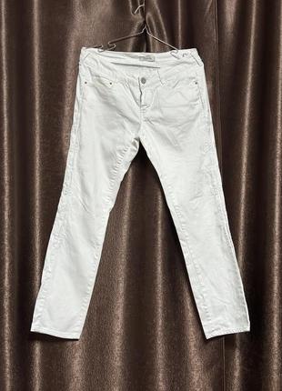 Белые джинсы