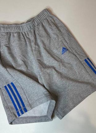 Оригинальные и очень крутые трикотажные шорты adidas