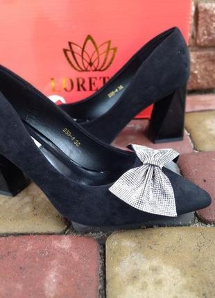 Туфлі жіночі чорні екозамшеві з бантиком на підборах3 фото