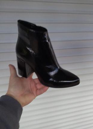 Жіночі чорні лакові черевикі на підборах деми nivelle2 фото