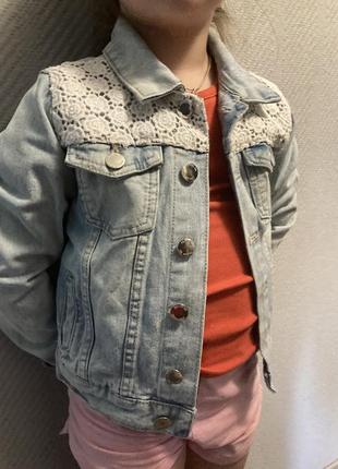 Denim co на девочку 8-8 лет 128-134 см голубая джинсовая куртка жакет пиджак с белым кружевом10 фото