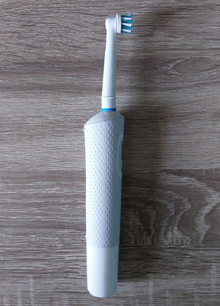 Зубна щітка електрична oral-b oral-b vitality d100.424.1 pro cros3 фото