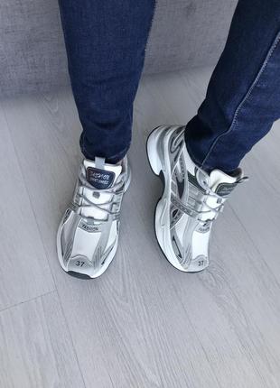 Кросівки жіночі комбіновані3 фото