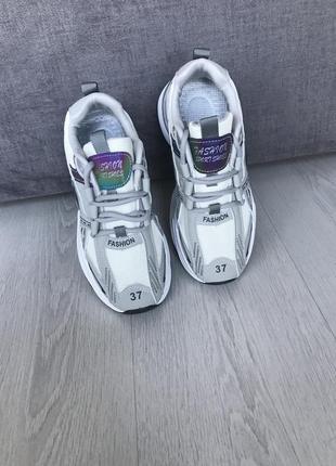 Кросівки жіночі комбіновані4 фото