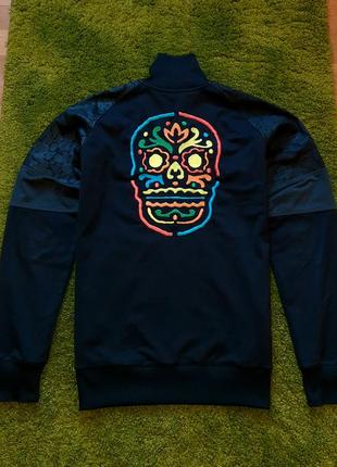 Олимпийка adidas day of the dead свитшот мастерка zne 3 stripes на лампасах