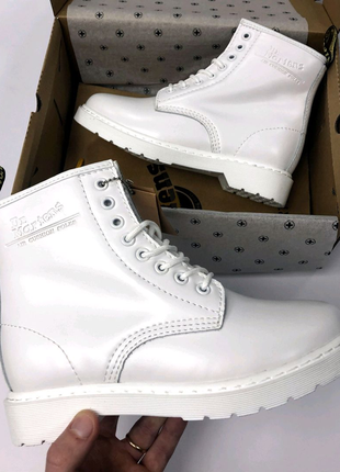 Чудові жіночі зимові черевики/човники dr. martens white на хутрі