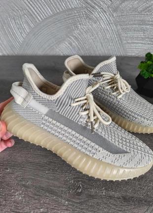 Крутезні кросівки ізі