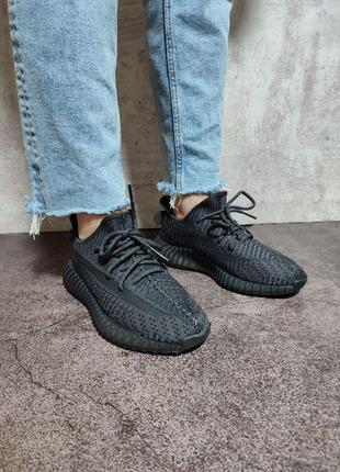 Жіночі кросівки adidas yeezy boost 350 v2 black (шнурки рефлект4 фото