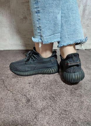 Жіночі кросівки adidas yeezy boost 350 v2 black (шнурки рефлект6 фото