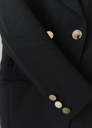 Пальто guess чорне з золотими ґудзиками5 фото