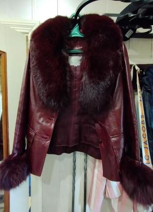 Женская кожаная лакированная куртка1 фото