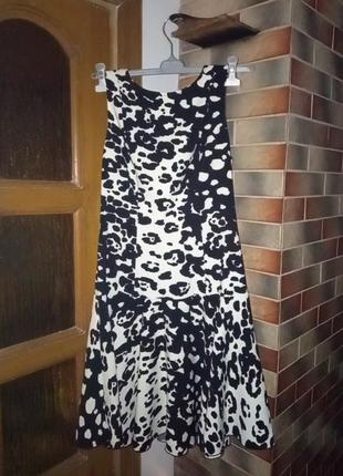 Платтє з рюшою.