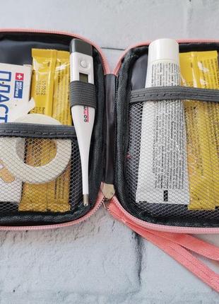 Аптечка міні travel essential first aid kit4 фото